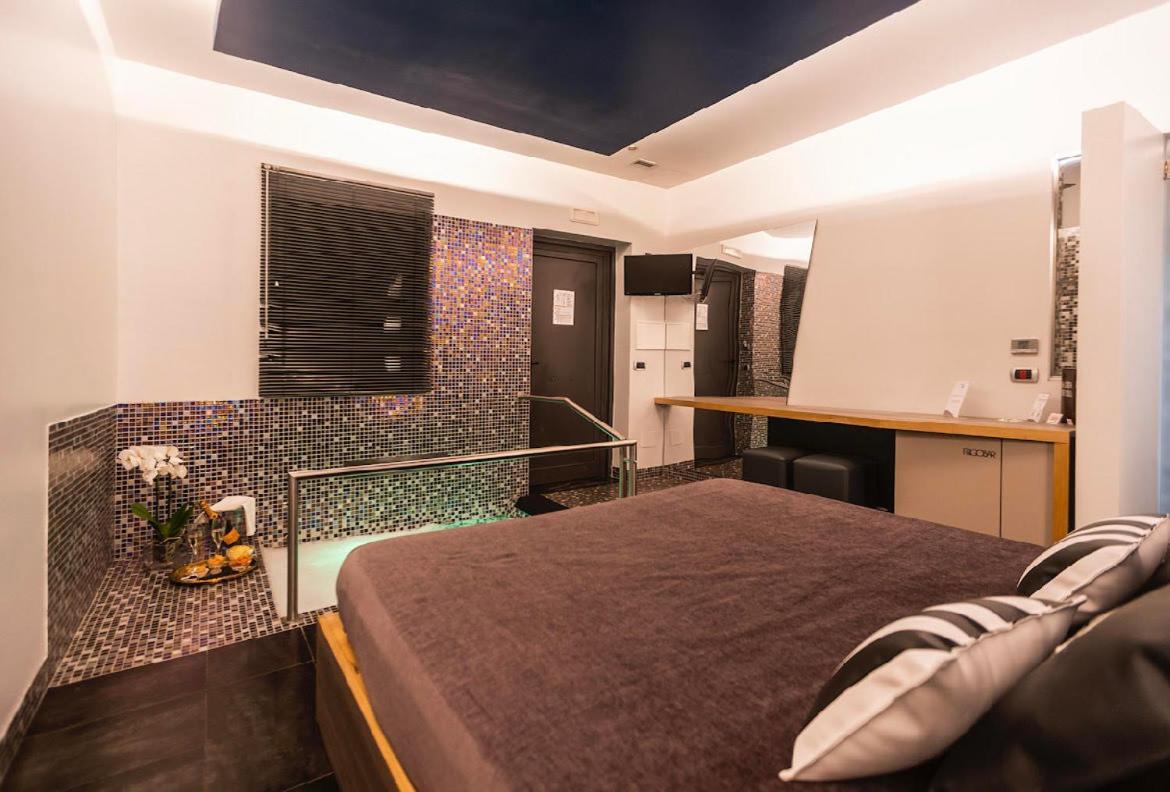 Hotel Tiro A Volo Поцуоли Екстериор снимка