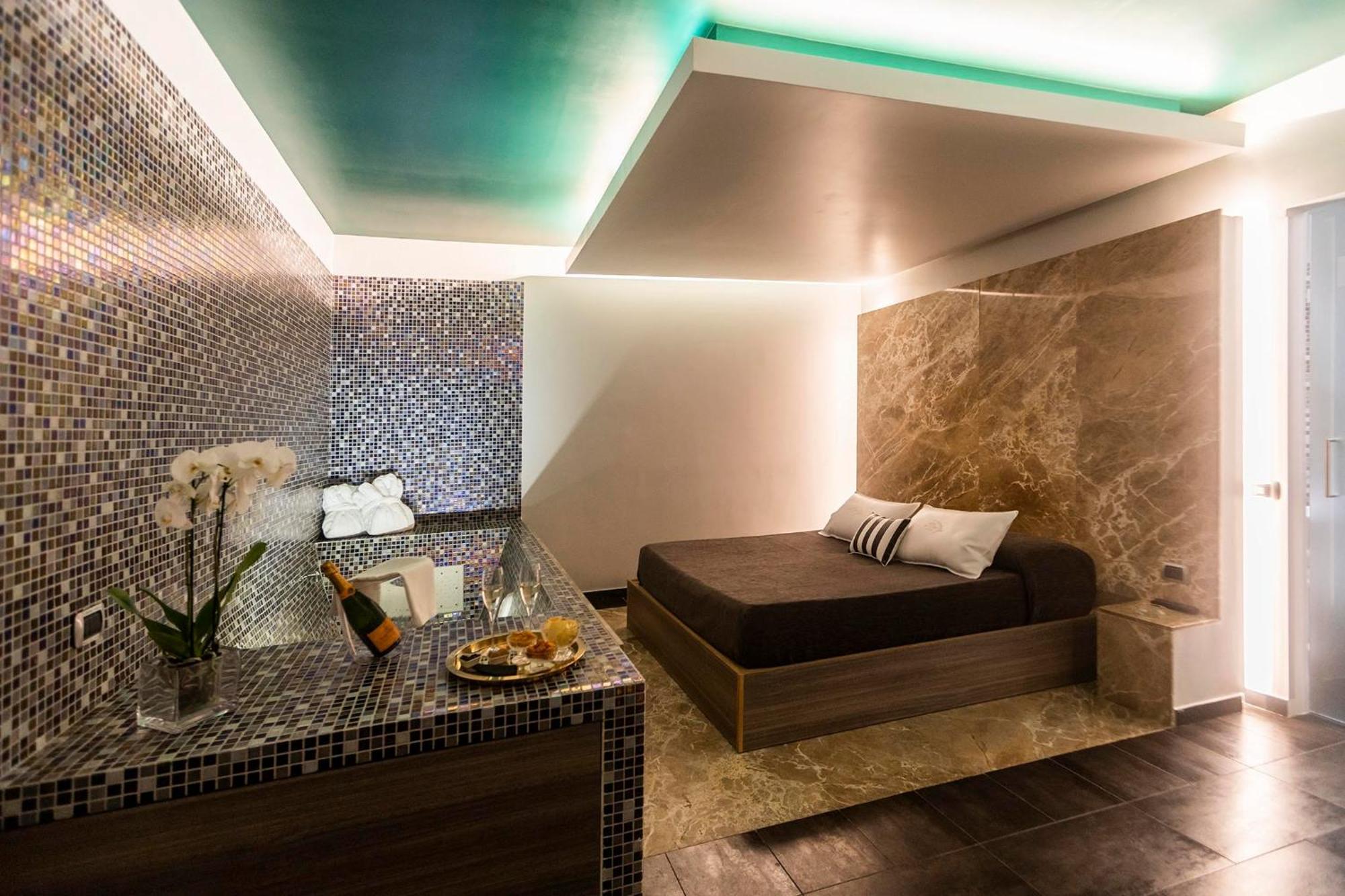 Hotel Tiro A Volo Поцуоли Екстериор снимка